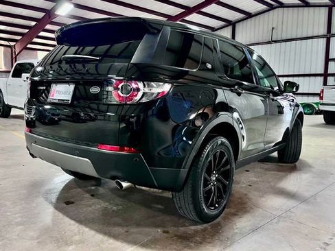 Used 2019 Land Rover Discovery Sport SE image 3