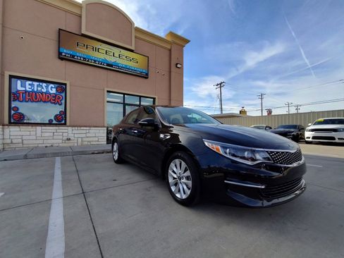 Used 2017 Kia Optima EX w/ Premium Package image 2