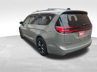 Used 2025 Chrysler Pacifica Limited FWD video 2