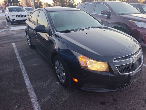Used 2014 Chevrolet Cruze LS image 2
