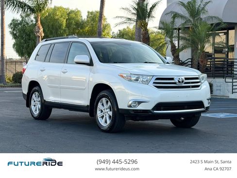 Used 2013 Toyota Highlander Plus FWD image 1