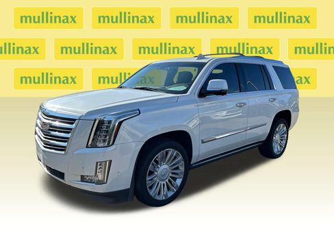 Used 2017 Cadillac Escalade Platinum AWD/4WD image 6