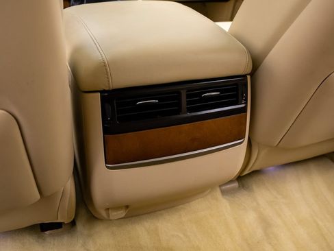 Used 2020 Lexus LX 570 4WD w/ Luxury Package image 22