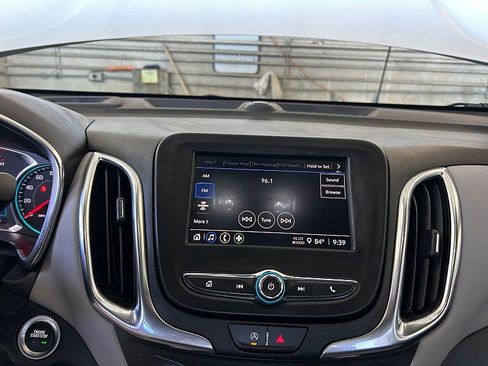 Used 2024 Chevrolet Equinox LT AWD/4WD image 25