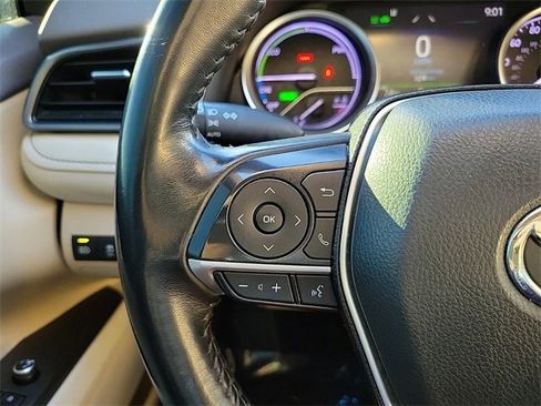 Used 2022 Toyota Camry XLE image 15