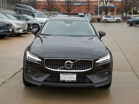New 2026 Volvo V60 B5 Cross Country Plus w/ Climate Package image 5
