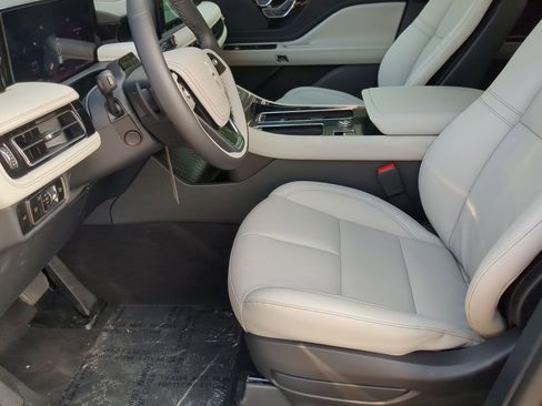 New 2026 Lincoln Aviator 2WD image 11