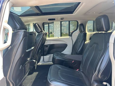 Used 2019 Chrysler Pacifica Limited FWD image 14