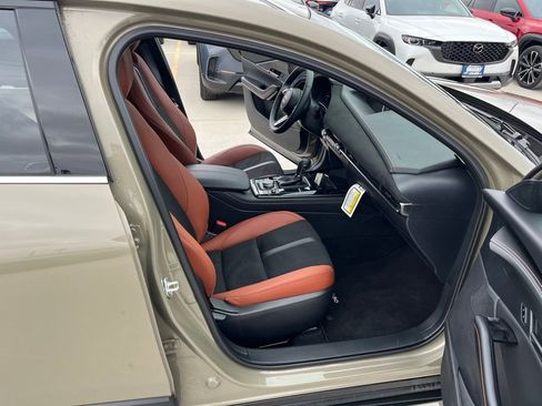 Used 2025 MAZDA CX-30 Carbon image 16