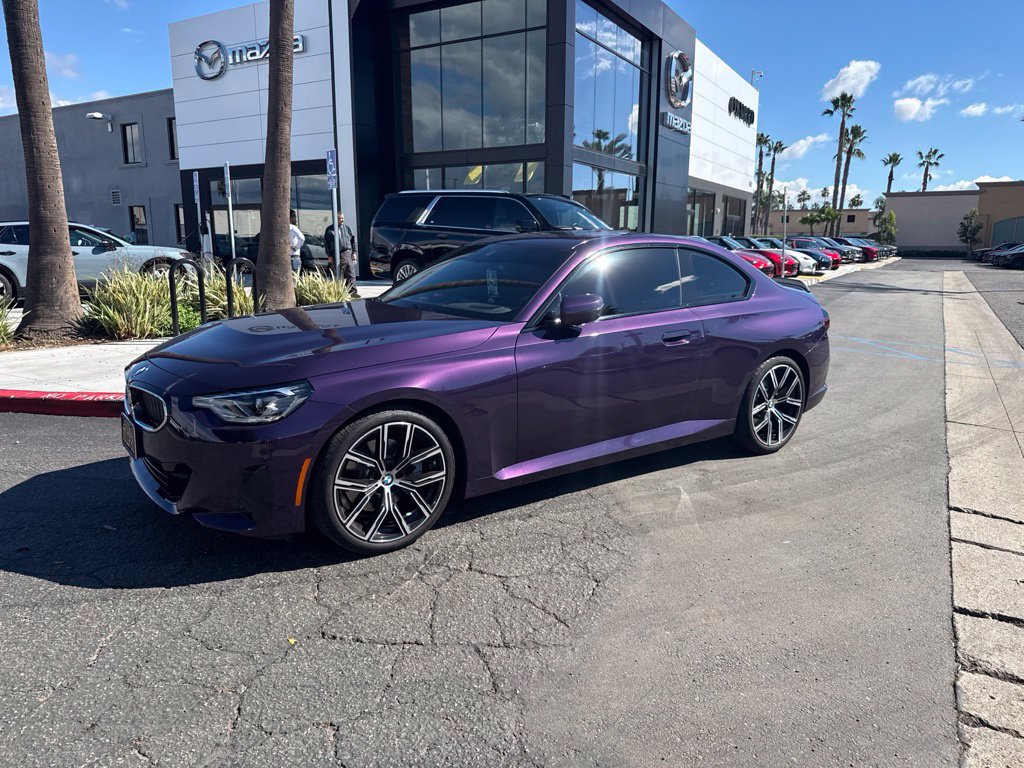 Used 2024 BMW 230i Coupe w/ Premium Package RWD image 2
