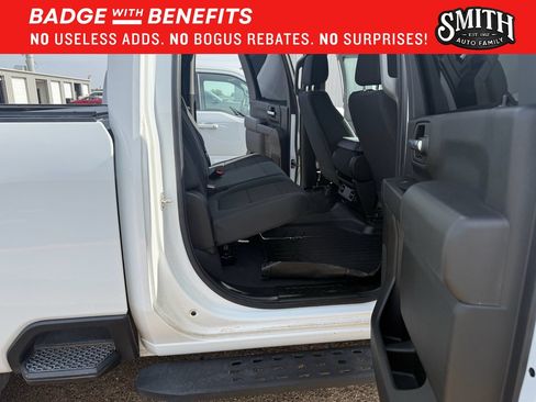 Used 2022 Chevrolet Silverado 2500 Custom w/ Custom Value Package AWD/4WD image 12
