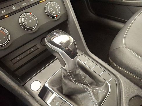 Used 2022 Volkswagen Taos SE w/ IQ.Drive SE Package image 16