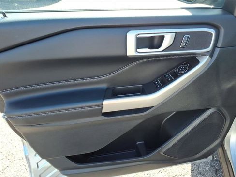 Used 2023 Ford Explorer XLT AWD/4WD image 22
