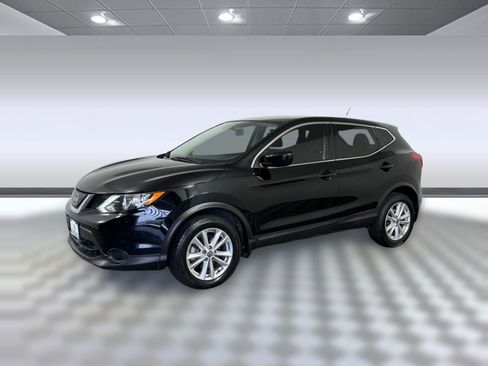 Used 2019 Nissan Rogue Sport S w/ Appearance Package image 1