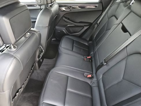 Certified 2025 Porsche Macan image 28