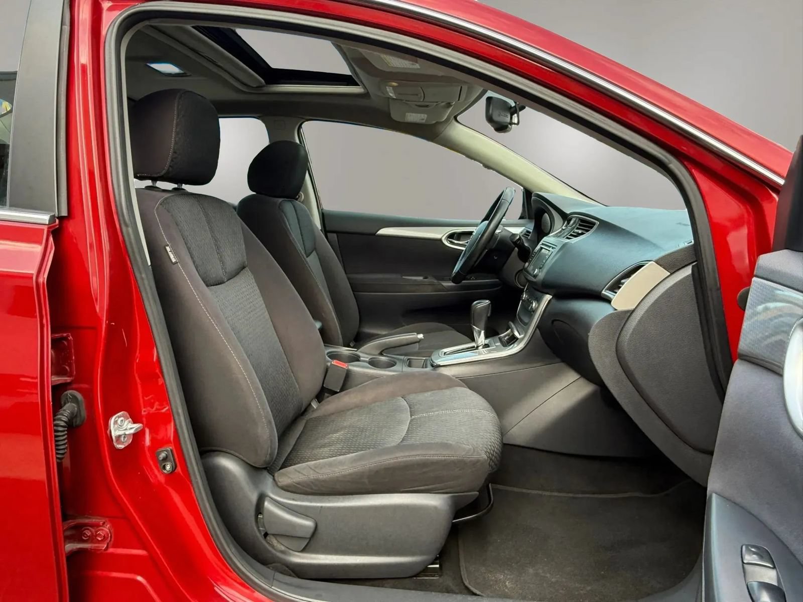 Used 2013 Nissan Sentra SR w/ Premium Pkg FWD image 19