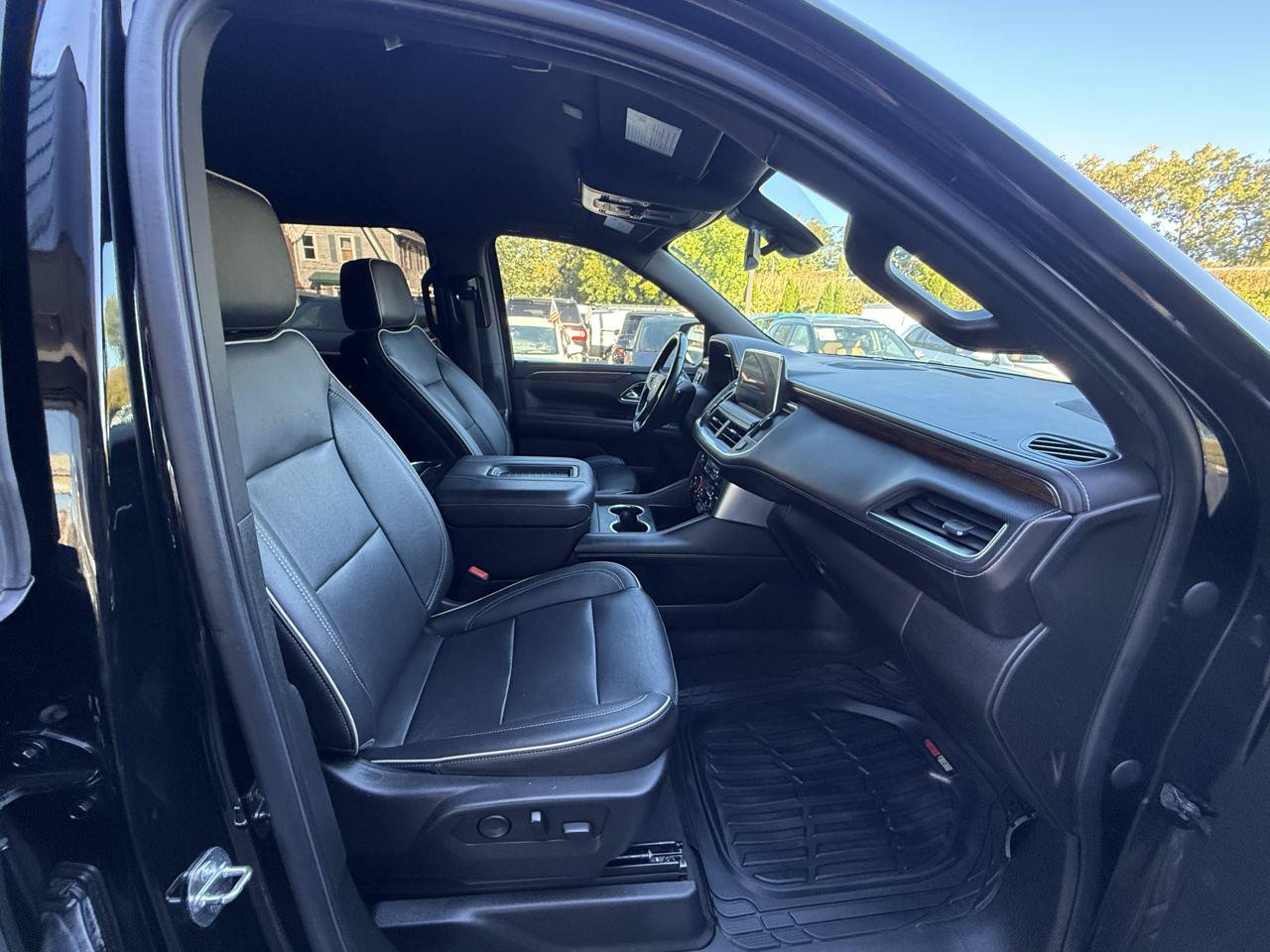 Used 2022 Chevrolet Suburban Premier AWD/4WD image 21