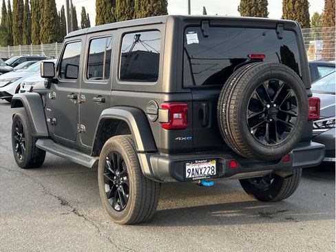 Used 2022 Jeep Wrangler Unlimited Sahara image 6