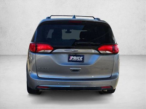 Used 2020 Chrysler Pacifica Limited image 6