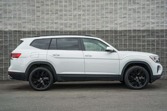 Used 2025 Volkswagen Atlas SE AWD/4WD image 6