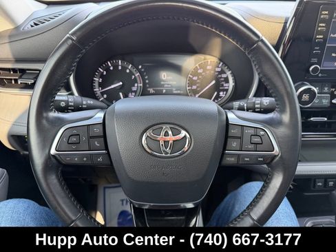 Used 2020 Toyota Highlander XLE AWD/4WD image 8