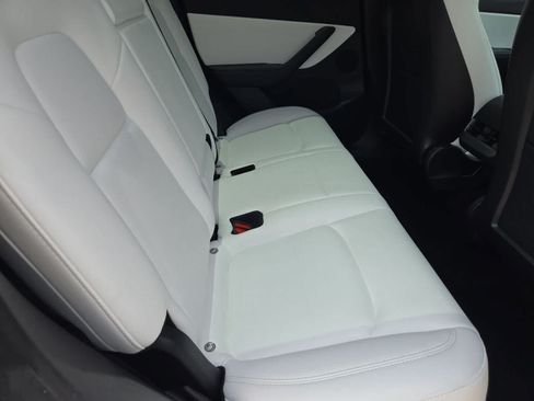 Used 2022 Tesla Model Y Long Range AWD/4WD image 18