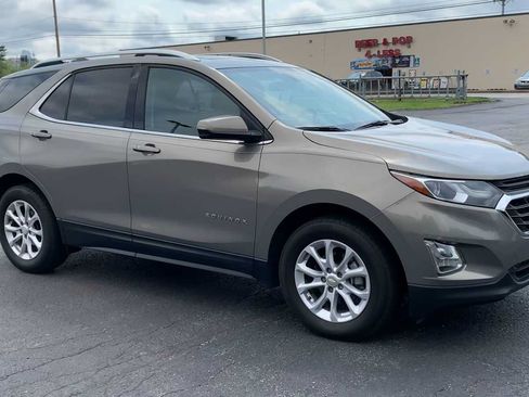 Used 2019 Chevrolet Equinox LT w/ Sun & Navigation Package AWD/4WD image 2