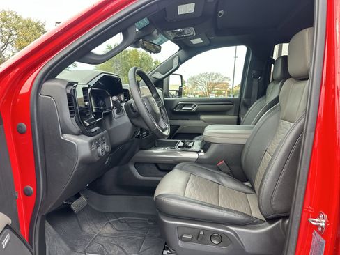 Used 2024 Chevrolet Silverado 2500 ZR2 w/ Technology Package AWD/4WD image 16