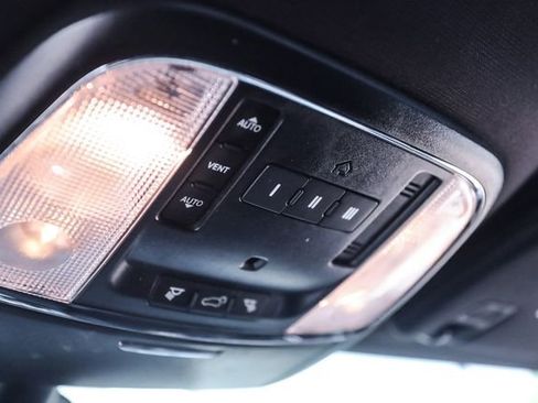 Used 2019 Jeep Grand Cherokee Altitude AWD/4WD image 41