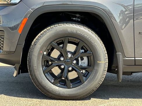New 2025 Jeep Grand Cherokee L Altitude image 25