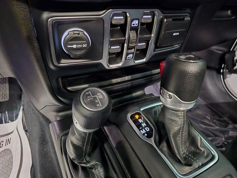Used 2024 Jeep Wrangler Unlimited Sahara AWD/4WD image 28
