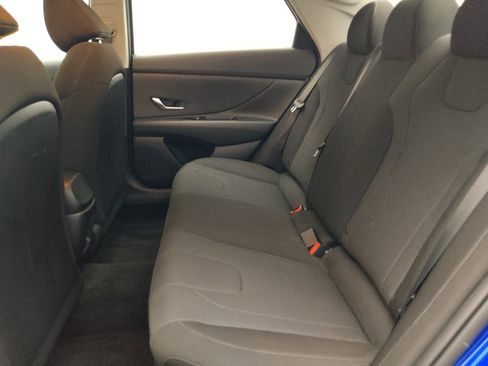 Used 2025 Hyundai Elantra SE FWD image 18