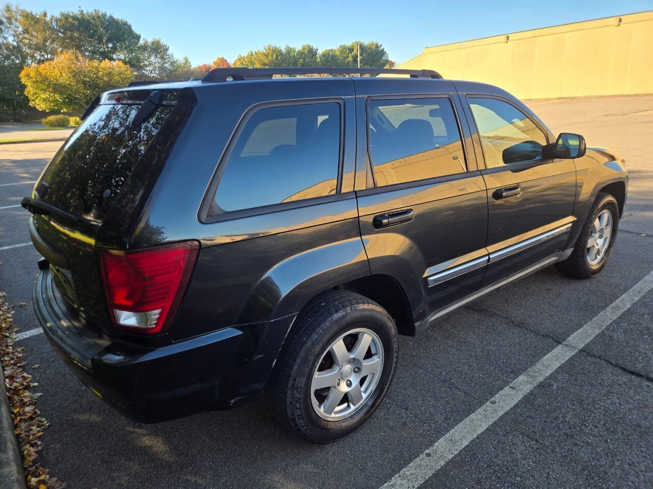 Used 2010 Jeep Grand Cherokee Laredo AWD/4WD image 11