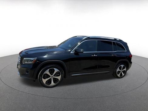 Used 2025 Mercedes-Benz GLB 250 4MATIC image 8