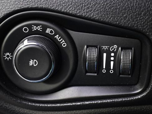 Used 2016 Jeep Renegade Latitude w/ Cold Weather Group AWD/4WD image 24