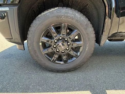 New 2026 GMC Sierra 2500 AT4 w/ Technology Package AWD/4WD image 9