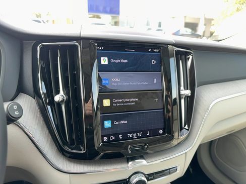 Certified 2023 Volvo XC60 B5 Plus w/ Climate Package image 23