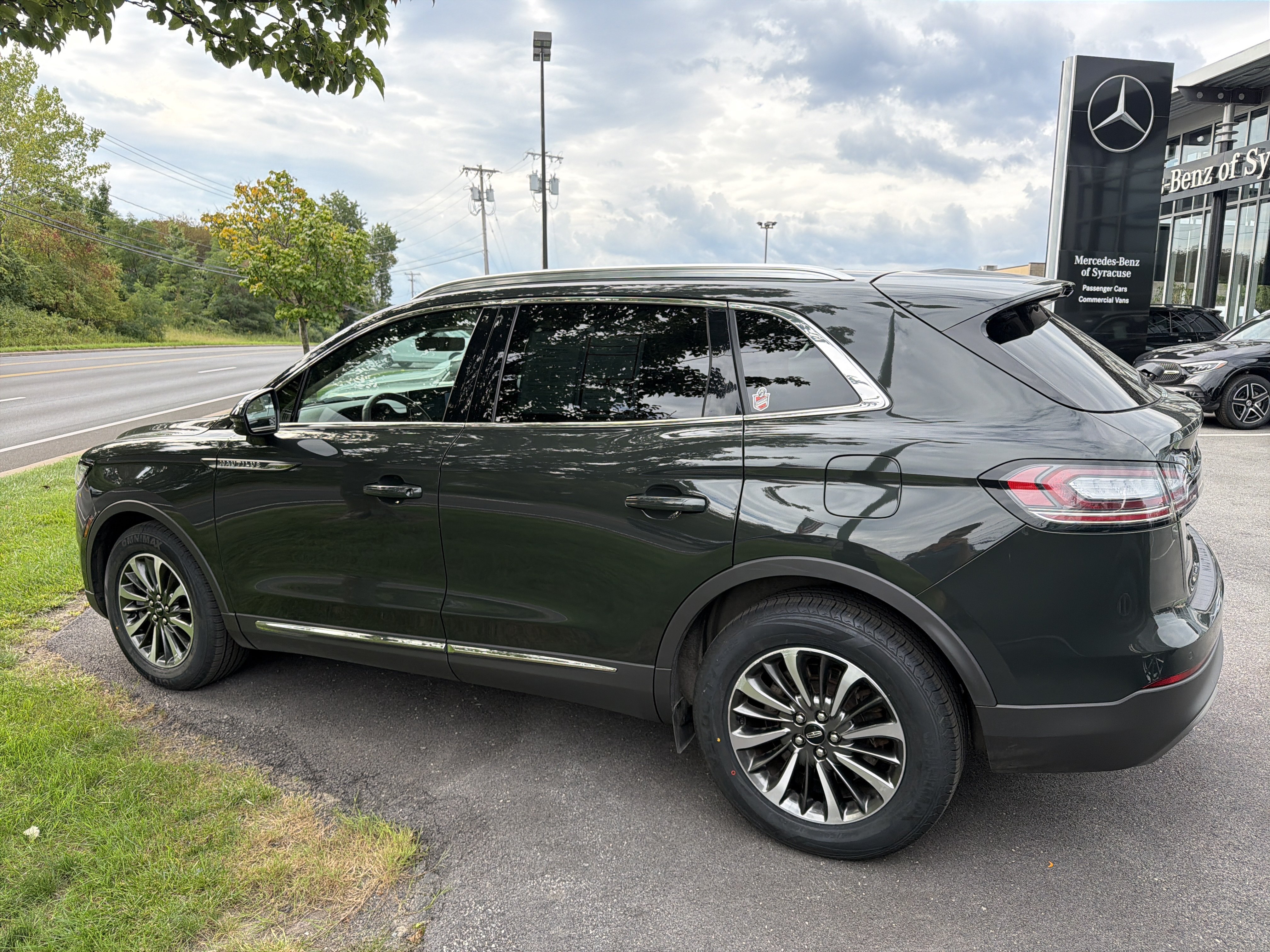 Used 2023 Lincoln Nautilus AWD w/ Premium Package image 5