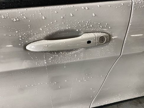 Used 2019 Jeep Cherokee Latitude Plus AWD/4WD image 8