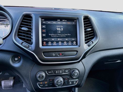 Used 2019 Jeep Cherokee Trailhawk AWD/4WD image 28