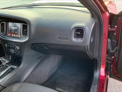 Used 2017 Dodge Charger R/T image 17