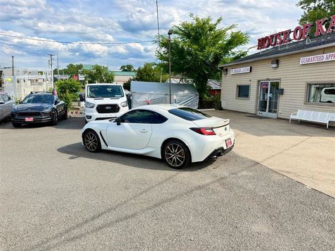 Used 2024 Toyota GR86 RWD image 3