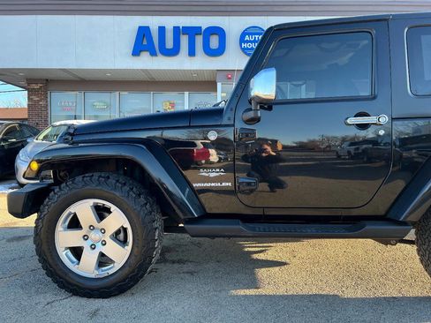 Used 2011 Jeep Wrangler Sahara AWD/4WD image 28