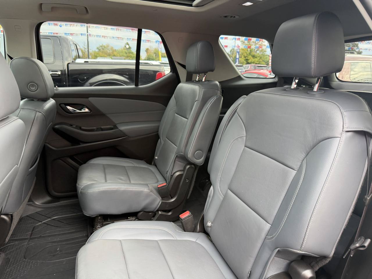 Used 2019 Chevrolet Traverse LT w/ LT Premium Package FWD image 19