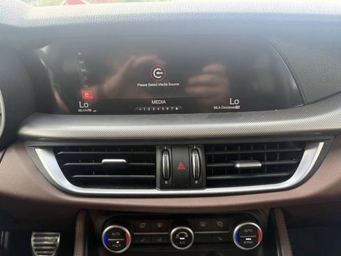 Used 2019 Alfa Romeo Stelvio Sport w/ Quick Order Package 22J Sport AWD/4WD image 25