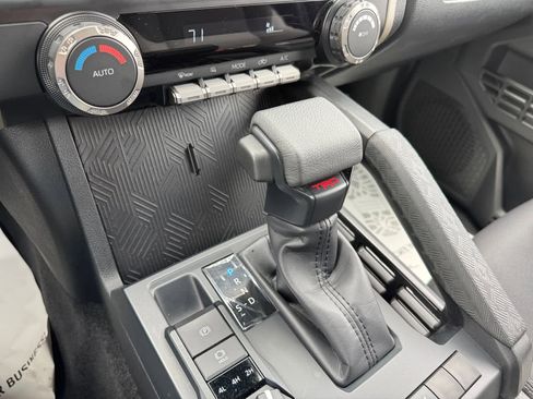 Used 2025 Toyota Tacoma TRD Off-Road AWD/4WD image 7