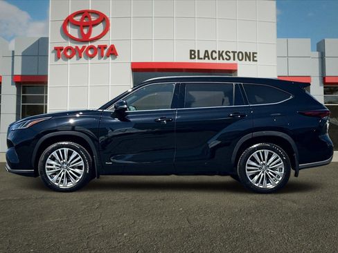 Certified 2026 Toyota Highlander Platinum AWD/4WD image 6