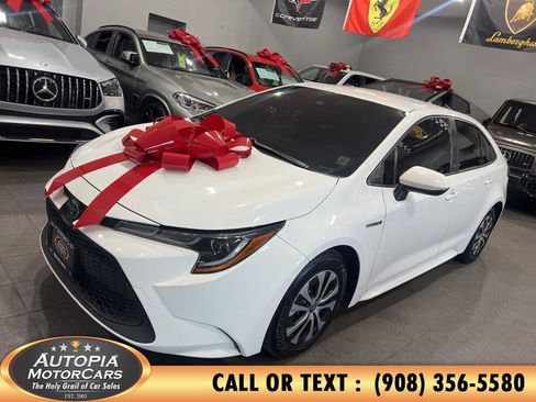 Used 2021 Toyota Corolla LE FWD image 2