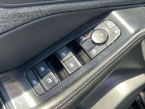 Used 2023 Nissan Rogue SV AWD/4WD image 17