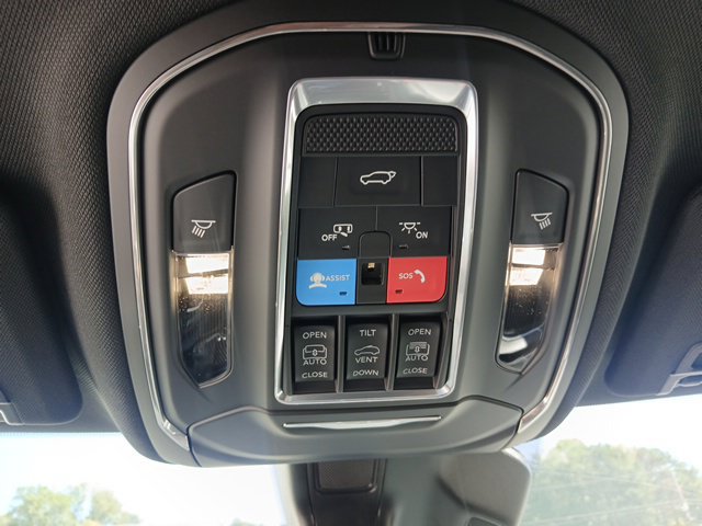 New 2027 Jeep Grand Cherokee Limited AWD/4WD image 36